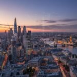 Londra şehir manzarası ve emlak sektörü.