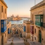 Valletta şehir manzarası ve tarihi yapılar