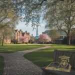 Roehampton Üniversitesi kampüs görünümü ve öğrenci yaşamı